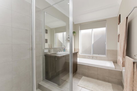 Perth Comfy Stays - Mackay Tourism 39