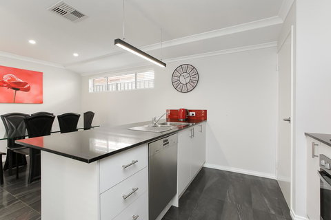 Perth Comfy Stays - Mackay Tourism 14