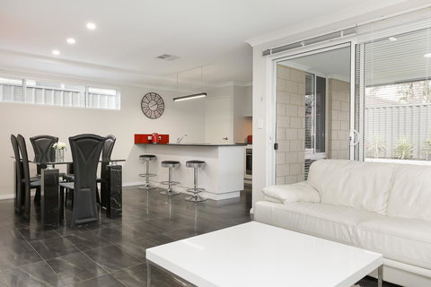 Perth Comfy Stays - Mackay Tourism 23