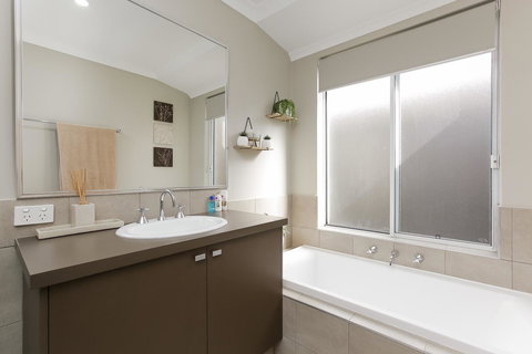 Perth Comfy Stays - Mackay Tourism 38