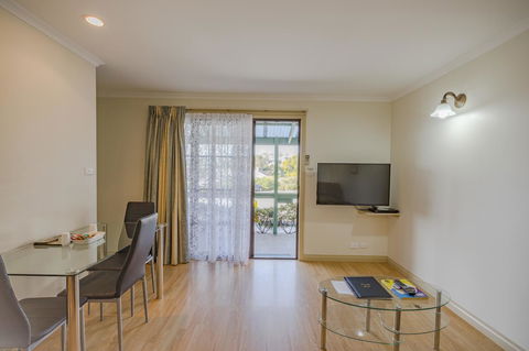 Queechy Motel - Mackay Tourism 21