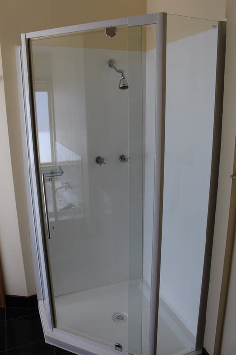 Tullah Lakeside Lodge - Mackay Tourism 4