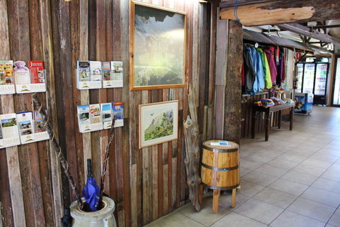 Tullah Lakeside Lodge - Mackay Tourism 25