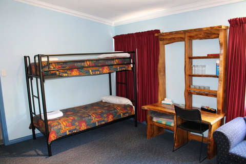 Tullah Lakeside Lodge - Mackay Tourism 8