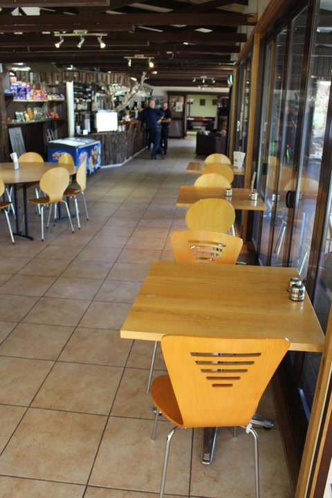 Tullah Lakeside Lodge - Mackay Tourism 36