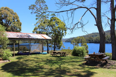 Tullah Lakeside Lodge - Mackay Tourism 19