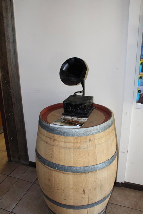 Tullah Lakeside Lodge - Mackay Tourism 13