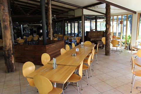 Tullah Lakeside Lodge - Mackay Tourism 35