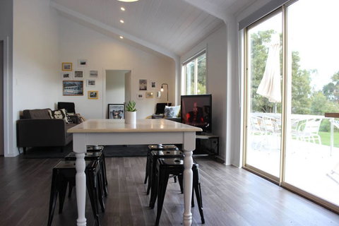 Boomers Retreat, Alonnah, Bruny Island - Mackay Tourism 1