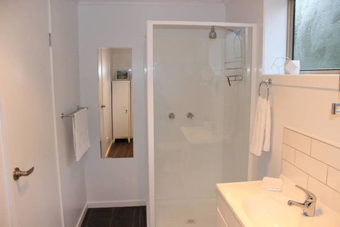 Boomers Retreat, Alonnah, Bruny Island - Mackay Tourism 10