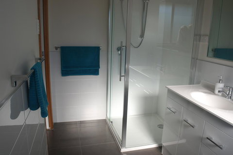 Modern 2 Bedroom Appartment - Mackay Tourism 10