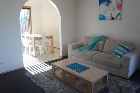 Modern 2 Bedroom Appartment - Mackay Tourism 1