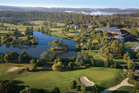 Country Club Tasmania - Mackay Tourism 0
