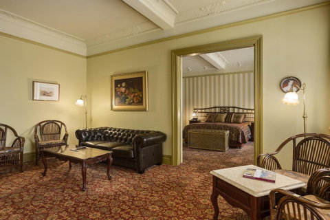 Hadley\'s Orient Hotel - Mackay Tourism 24