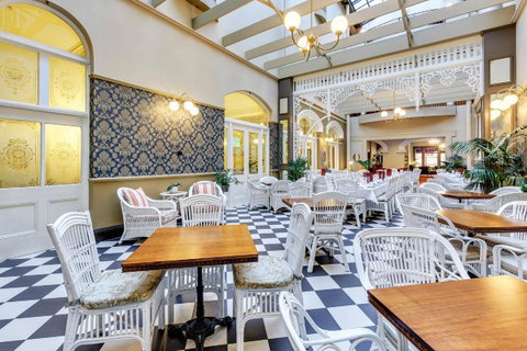 Hadley\'s Orient Hotel - Mackay Tourism 1
