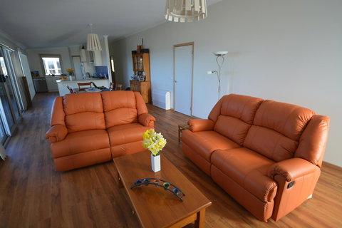 Seascape Beach House - Mackay Tourism 5