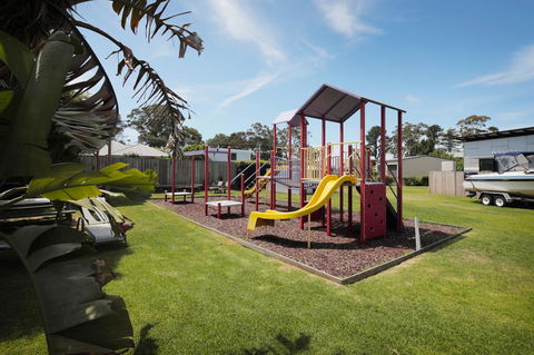 Georges Bay Apartments - Mackay Tourism 42