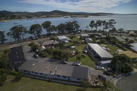 Georges Bay Apartments - Mackay Tourism 25