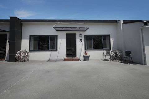 Georges Bay Apartments - Mackay Tourism 31