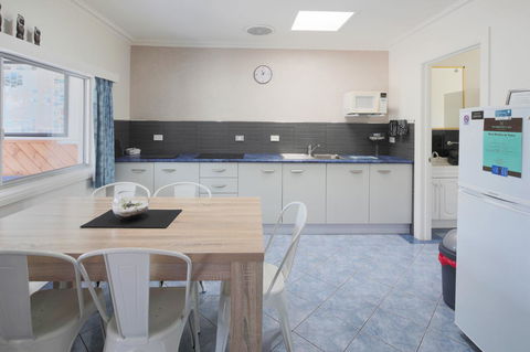 Georges Bay Apartments - Mackay Tourism 36
