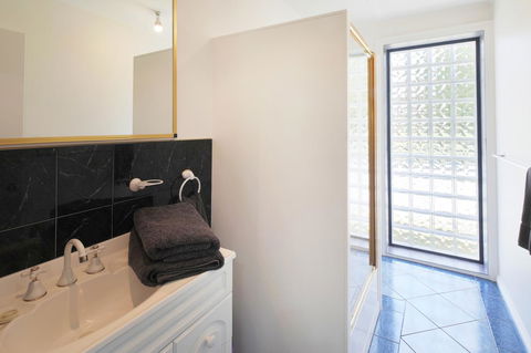 Georges Bay Apartments - Mackay Tourism 30