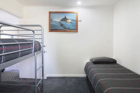 Georges Bay Apartments - Mackay Tourism 33