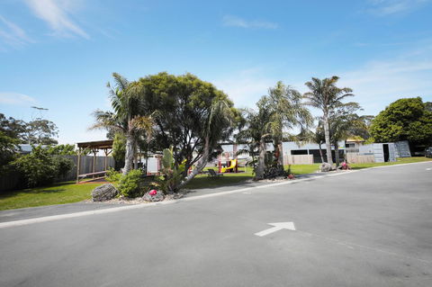 Georges Bay Apartments - Mackay Tourism 43