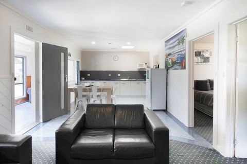 Georges Bay Apartments - Mackay Tourism 34