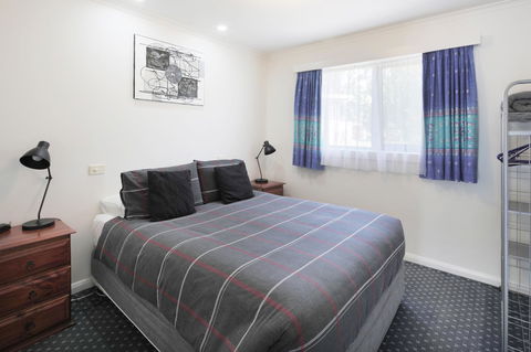 Georges Bay Apartments - Mackay Tourism 37