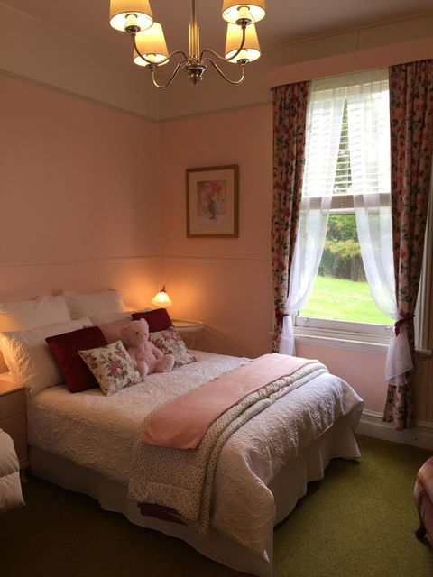 Wandering Geese Boutique Bed And Breakfast - Mackay Tourism 1