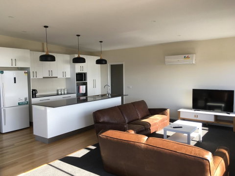 Couples Getaway On Bruny Island - Mackay Tourism 17