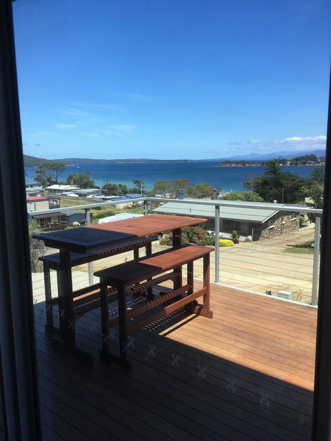 Couples Getaway On Bruny Island - Mackay Tourism 9