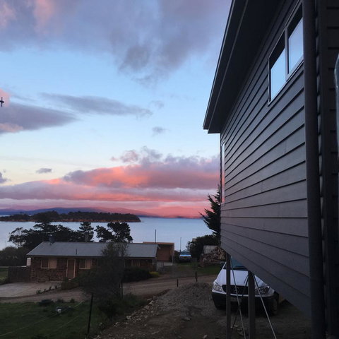 Couples Getaway On Bruny Island - Mackay Tourism 3