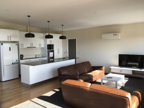 Couples Getaway On Bruny Island - Mackay Tourism 23