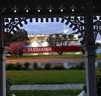 Riverbank villa - 4 bedroom house villa - Mackay Tourism