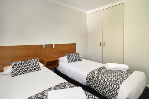 Elphin Serviced Apartments - Mackay Tourism 24