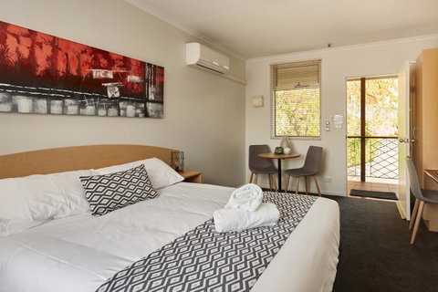 Elphin Serviced Apartments - Mackay Tourism 22