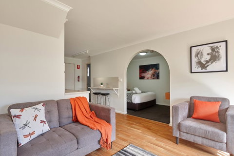 Elphin Serviced Apartments - Mackay Tourism 11
