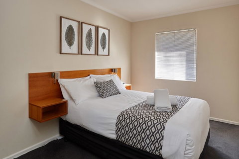 Elphin Serviced Apartments - Mackay Tourism 1