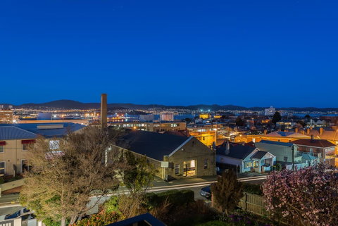 110 Hampden Apartments - Mackay Tourism 3