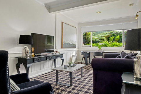 Battery Point Boutique Accommodation - Mackay Tourism 3