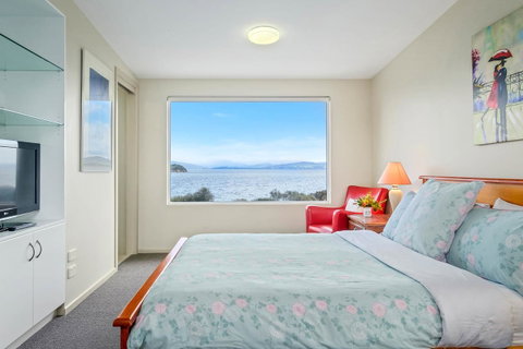Manfield Seaside Bruny Island - Mackay Tourism 0
