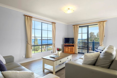 Omaroo Cottage Bruny Island - Mackay Tourism 1