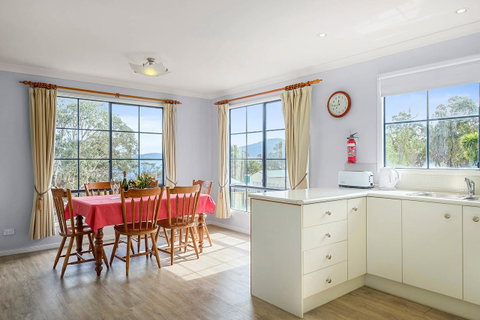 Omaroo Cottage Bruny Island - Mackay Tourism 6