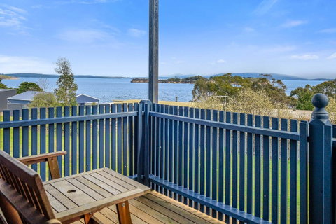 Omaroo Cottage Bruny Island - Mackay Tourism 2