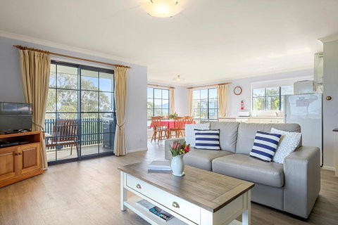 Omaroo Cottage Bruny Island - Mackay Tourism 0