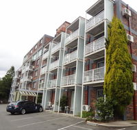 Adina Place Motel Apartments - Mackay Tourism