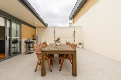 Kangaroo Bay Apartments - Mackay Tourism 19