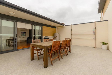 Kangaroo Bay Apartments - Mackay Tourism 21