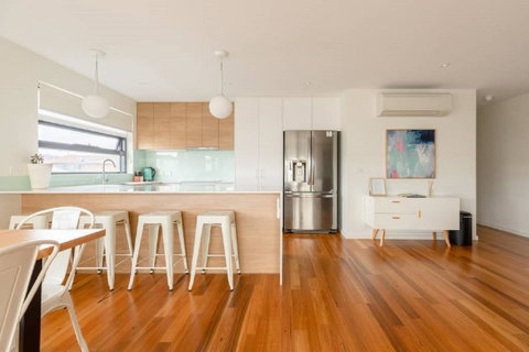 Kangaroo Bay Apartments - Mackay Tourism 0